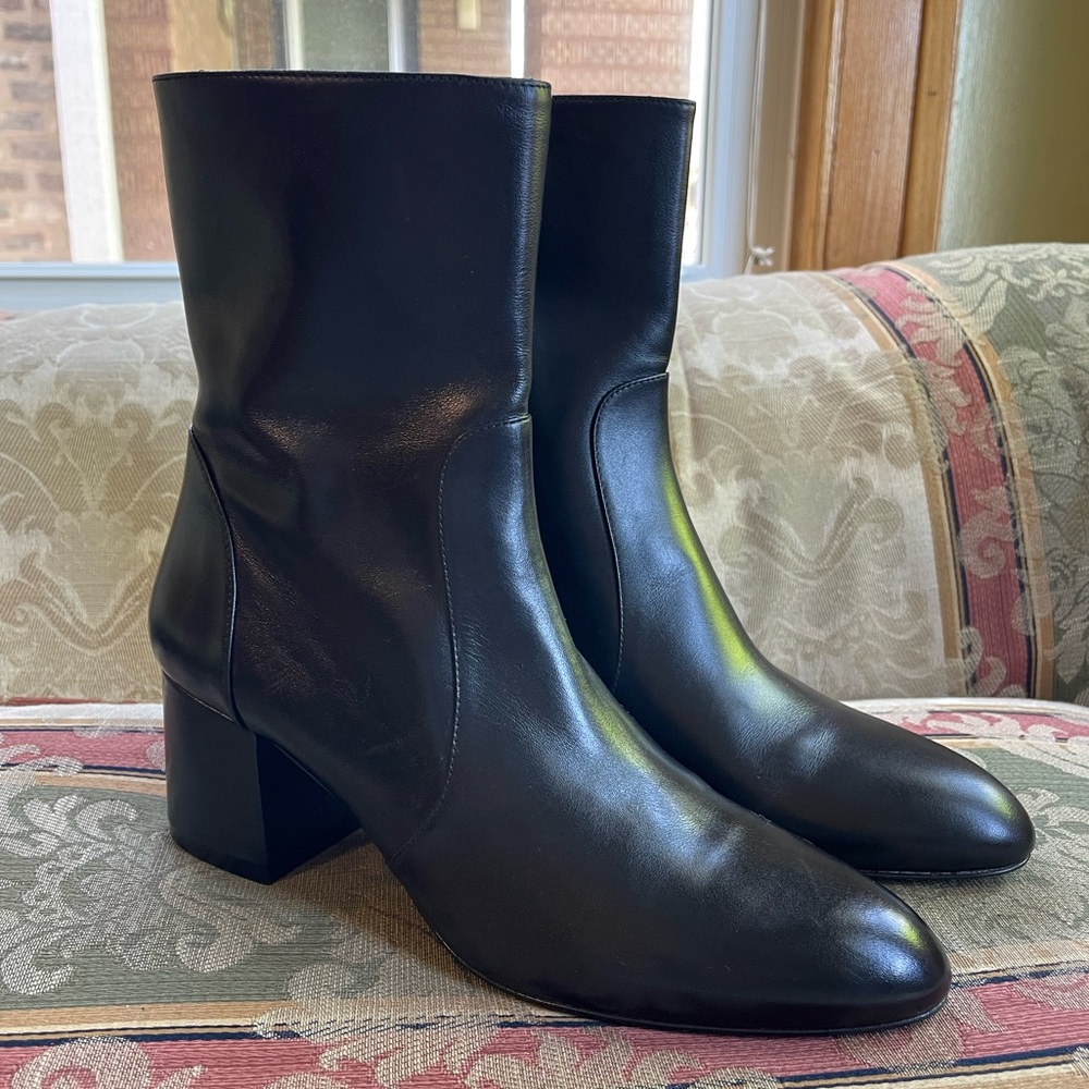 Stuart Weitzman Flareblock Side-Zip Ankle Boots. Size 9.5 Women
N4-8
